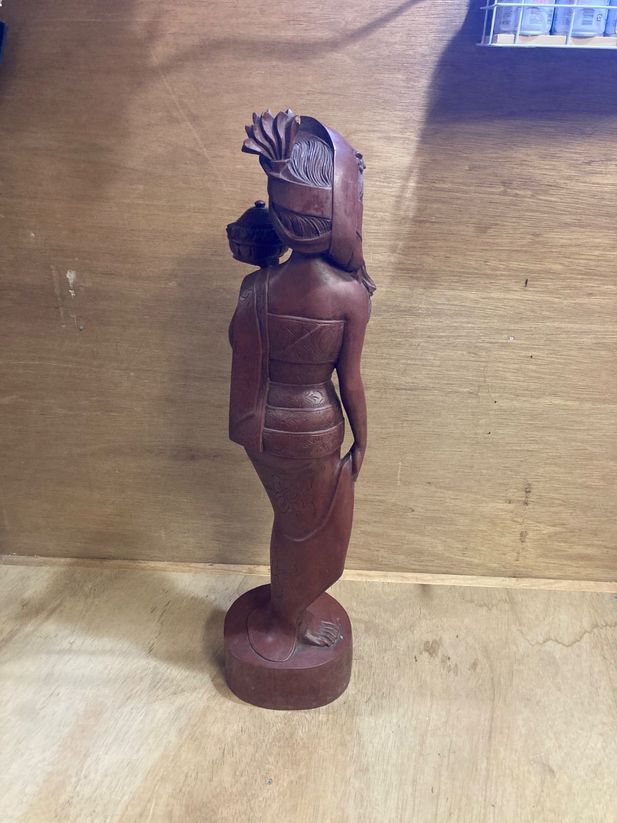 バリ島　木彫り　女性像　彫刻　アンティーク　置物 バリ島 木彫り 女性像 彫刻 オブジェ アジアン インテリア 置物 - メルカリ