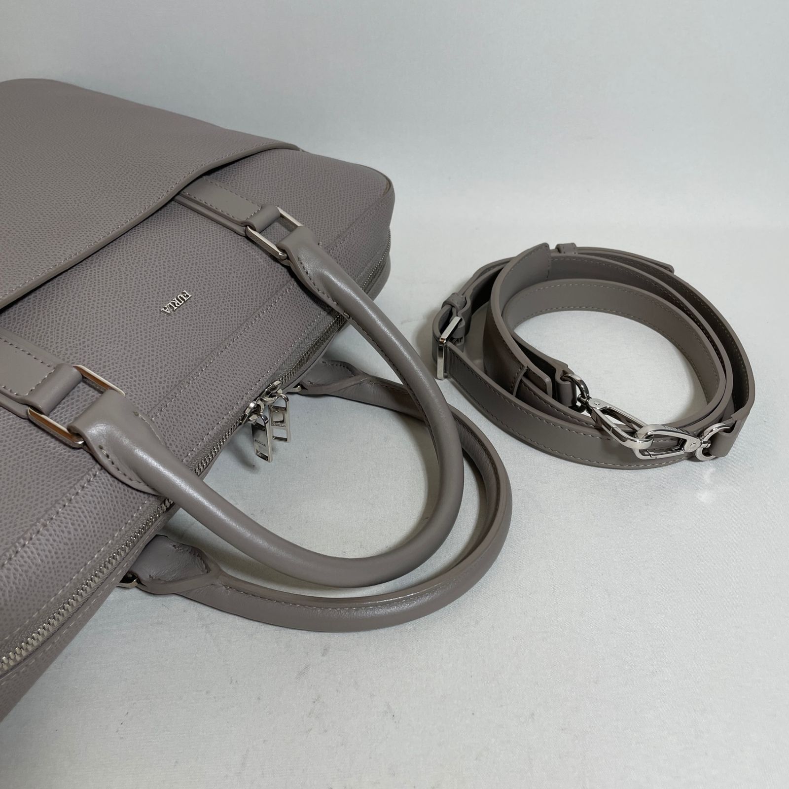 FURLA グレー ビジネス バック 【公式通販】