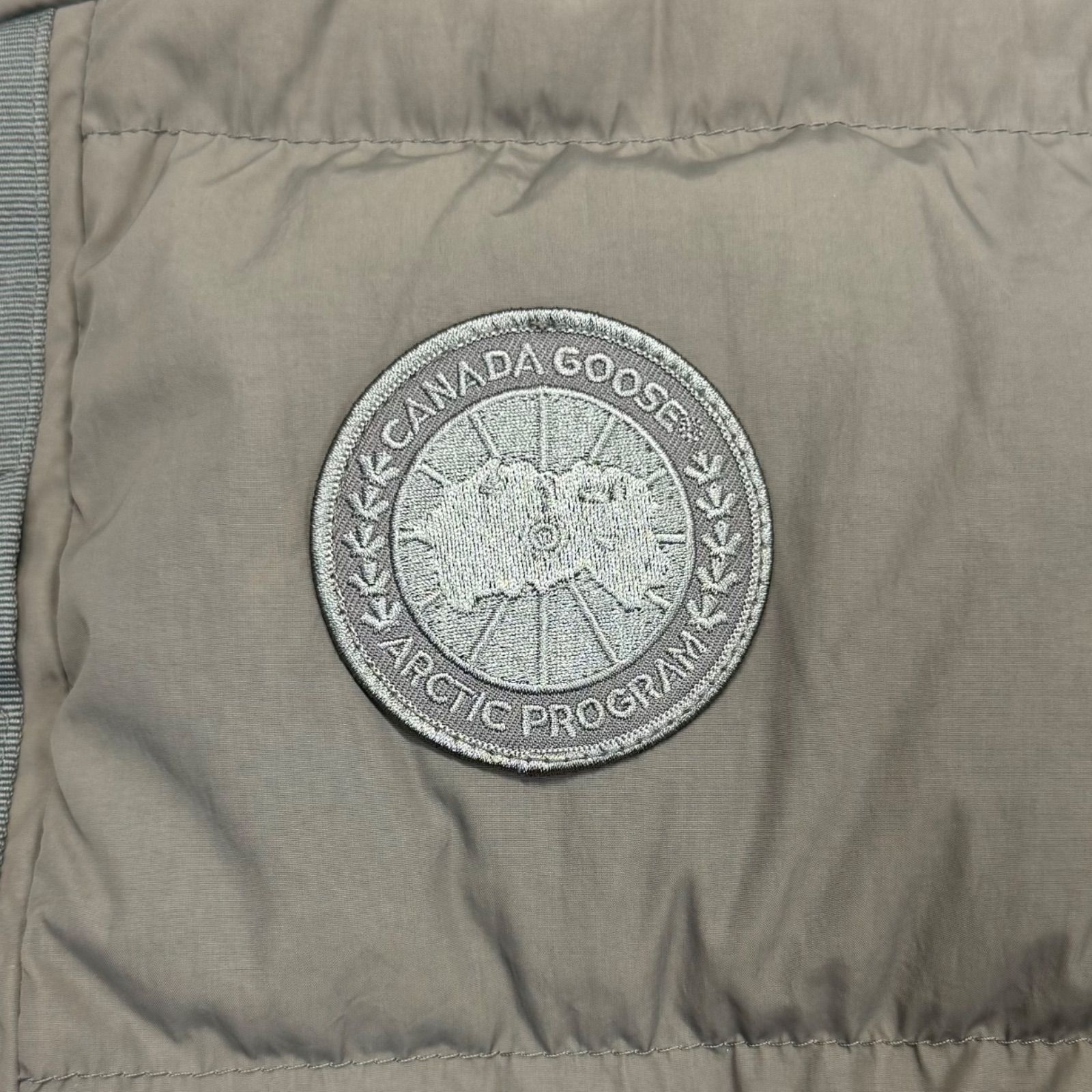 国内正規 参考上代97,900円 未使用品 CANADA GOOSE Rayla Vest レイラ