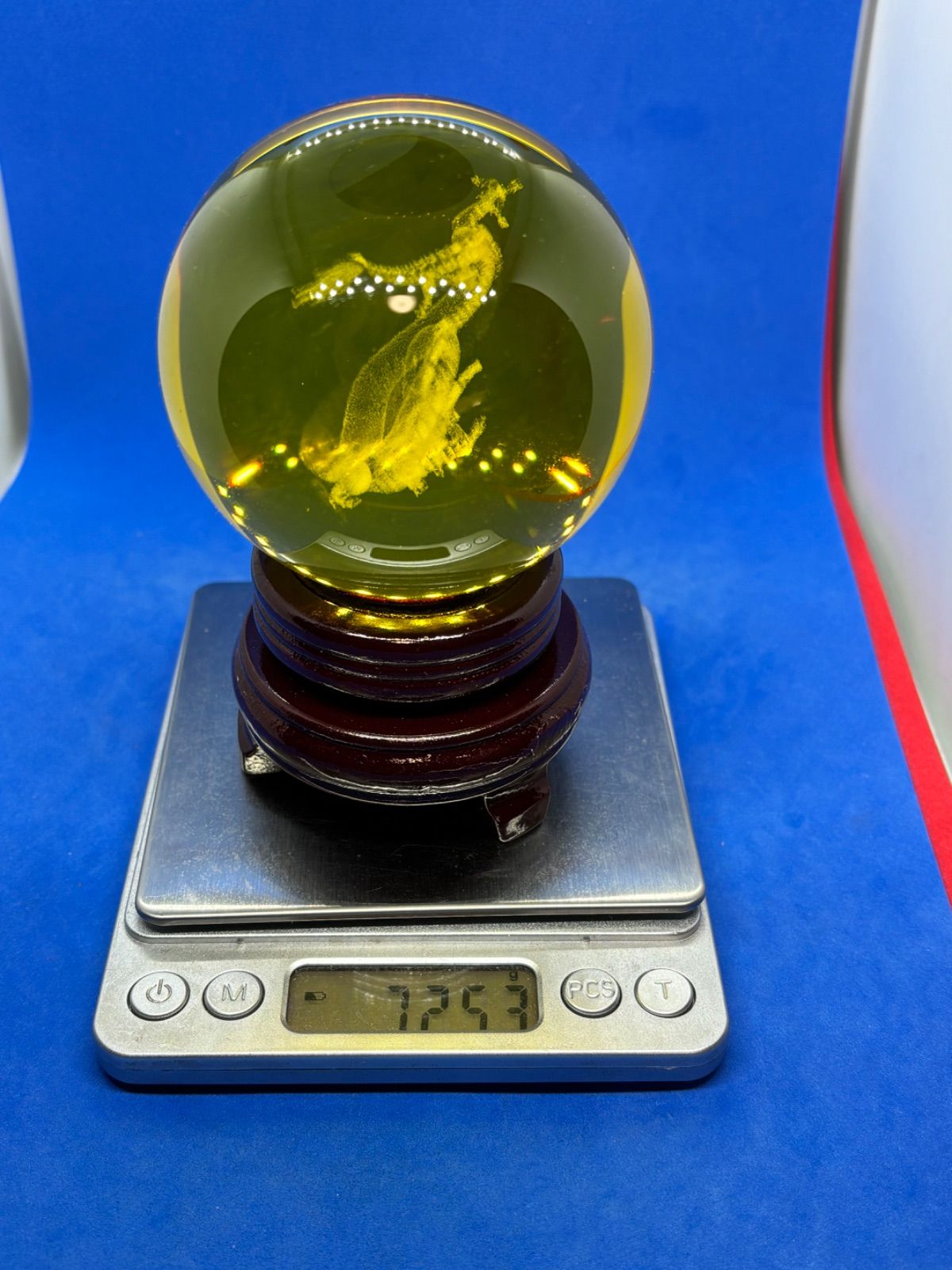 極美】黄水晶球 8cm 内部レーザー彫刻「龍戯珠」 回転台座付きNo.6105 