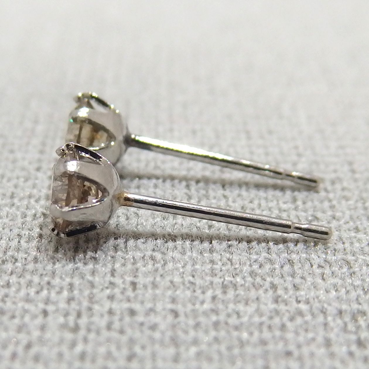 ☆プラチナ Pt900 ダイヤモンド 0.2ct×2 立て爪 スタッド ピアス 