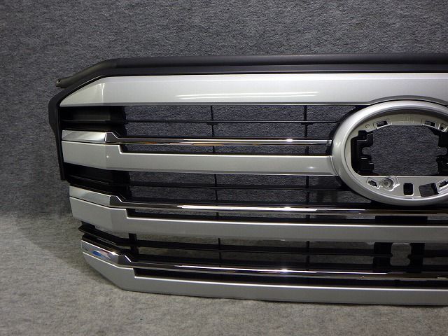 300系ランドクルーザー 純正グリル VJA FJA300W 53101-60G71 シルバー