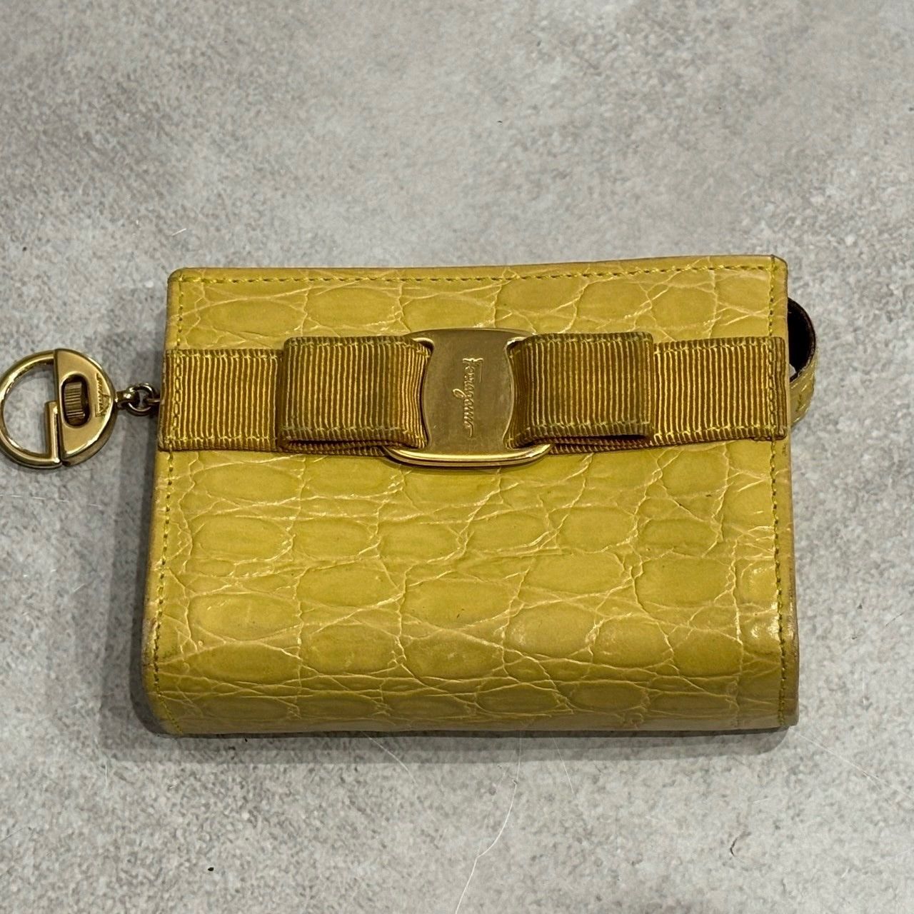 Salvatore Ferragamo サルヴァトーレフェラガモ ヴァラ リボン クロコ 