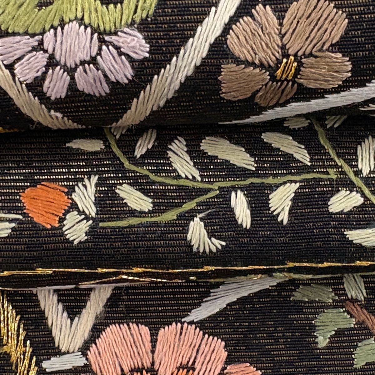 美品】 袋帯 逸品 華文 花唐草 刺繍 金糸 黒 六通 正絹 【中古