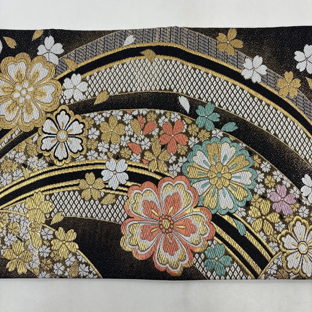 美品】 袋帯 秀品 振袖向き 桜 金糸 箔 黒 六通 正絹 【中古】 - メルカリ