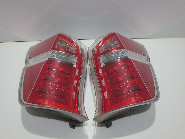 人気，定番 ステップワゴン テール左右 RK 後期 W0587 J1 33550/33500