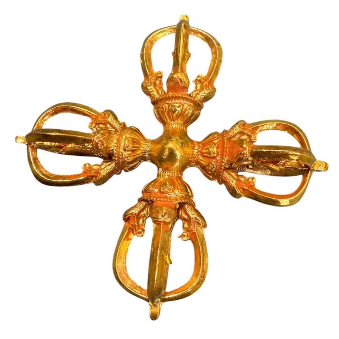 【修縁堂】金剛降魔法器仏具 真鍮製 仏教法具 一对のハート形を敬慕 真鍮製 羯磨（かつま）金剛杵 密教法具 仏教法具 お守り ゴールド