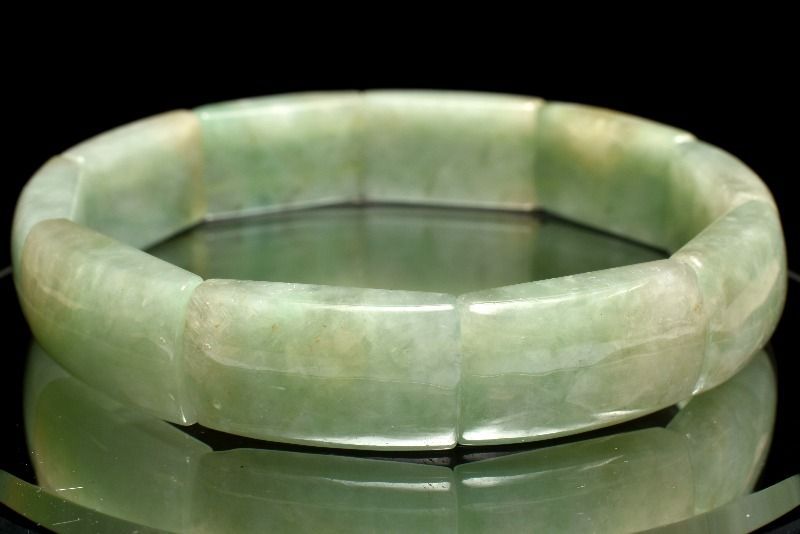 大人気，安い 【1点物】ミャンマー産 翡翠 (ジェダイト) 21-22x12mm 