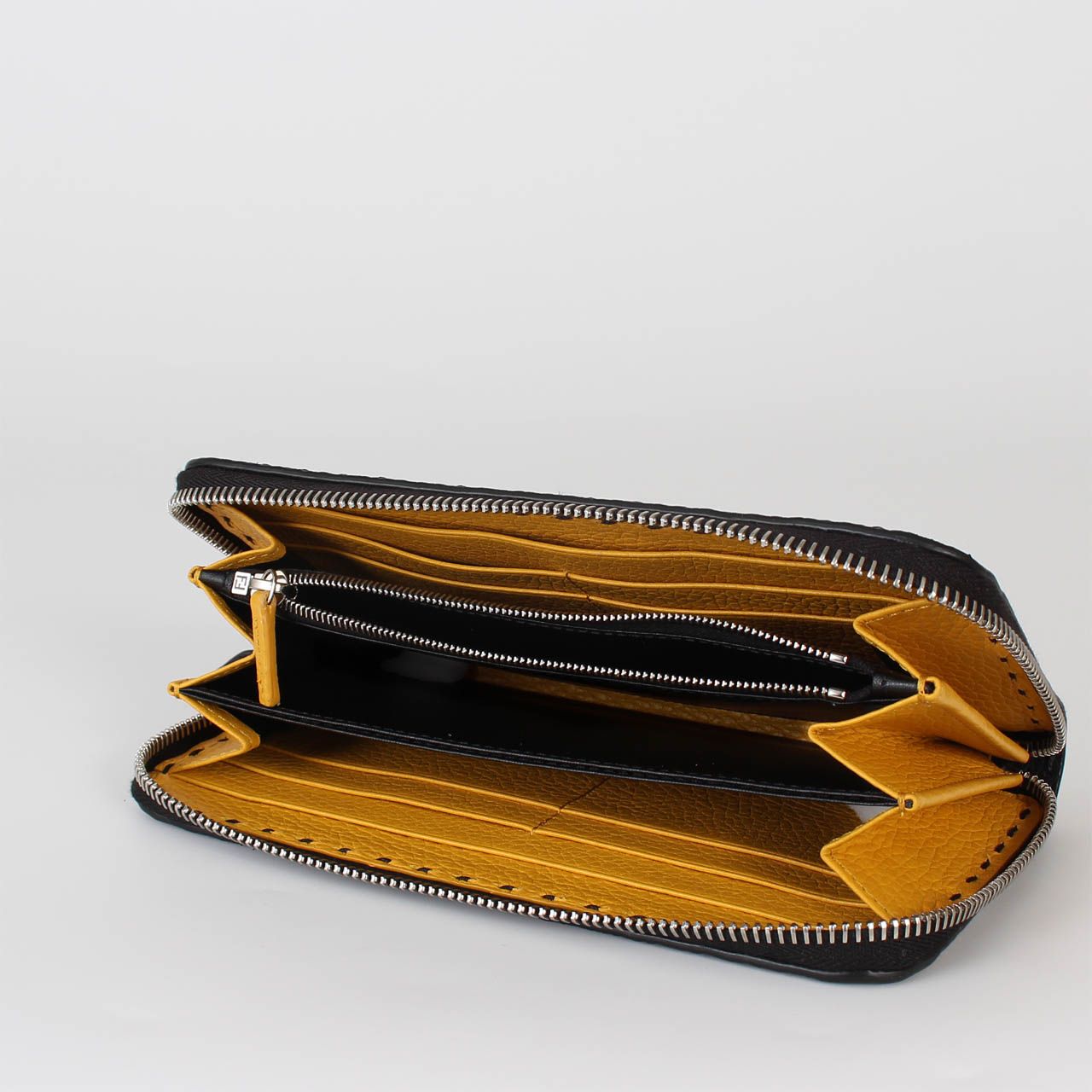 フェンディ FENDI 財布 ラウンドファスナー長財布 SELLERIA ZIP AROUND 
