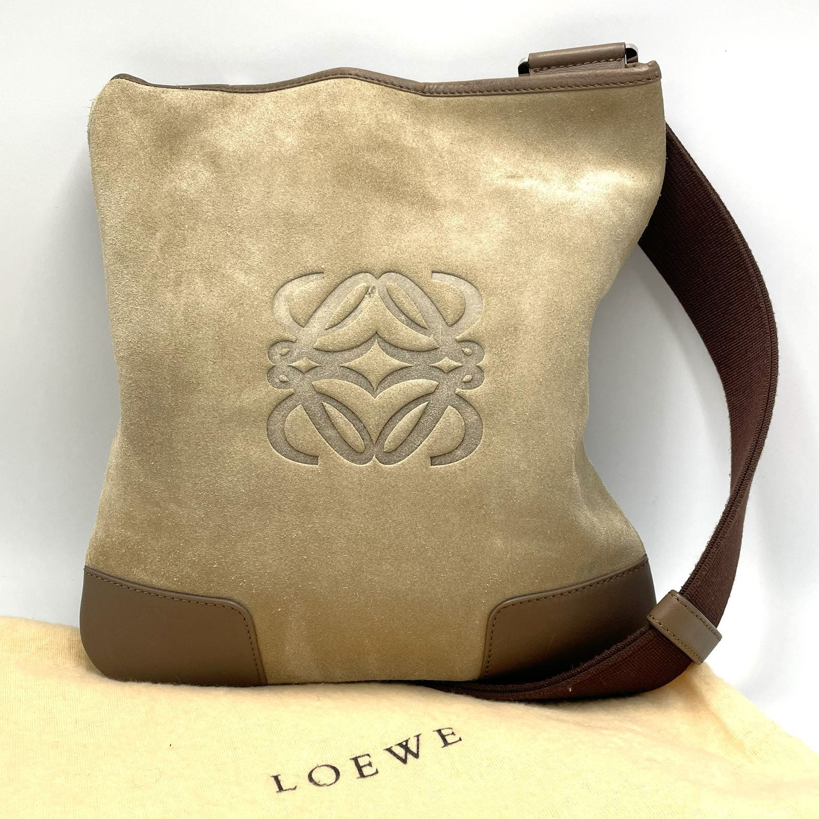 人気セール，大人気 【軽やかに持てて収納力も】LOEWE ロエベ 