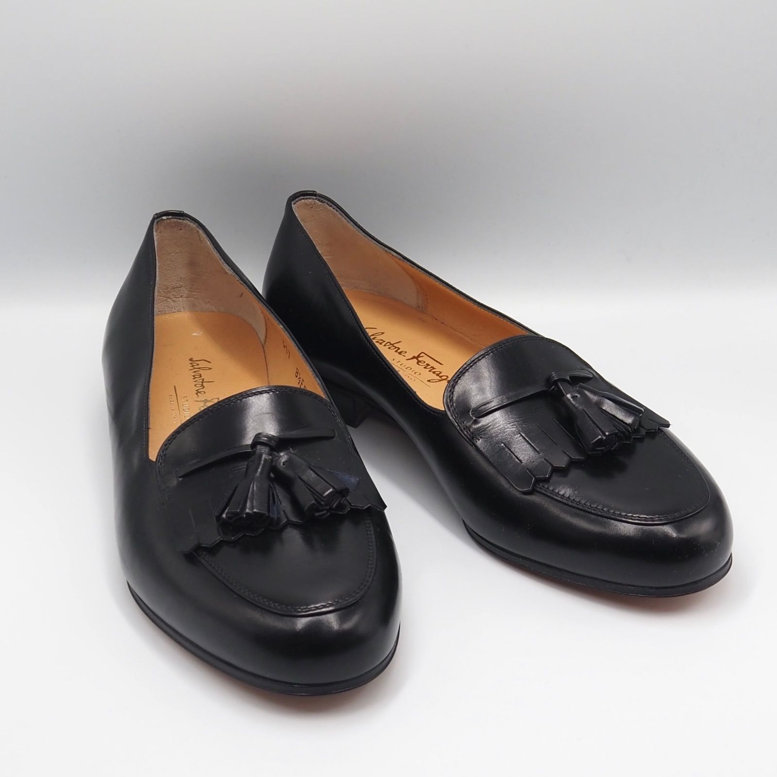 春夏】【美品】Ferragamo タッセルローファー ブラック 黒 レザー 