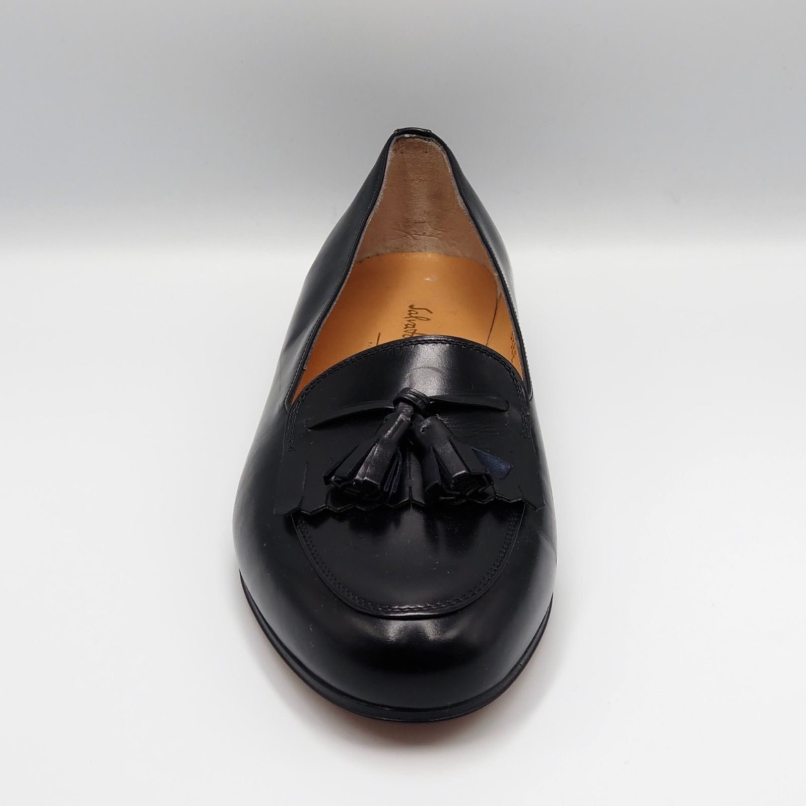 春夏】【美品】Ferragamo タッセルローファー ブラック 黒 レザー 