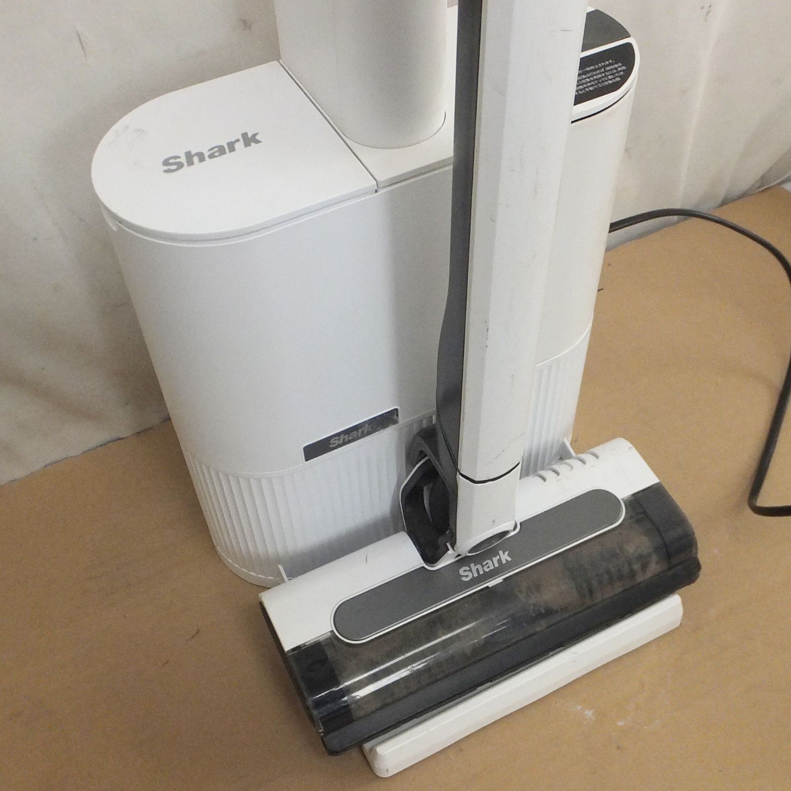 R951【大人気】シャーク 自動ゴミ収集ドック付き コードレススティック