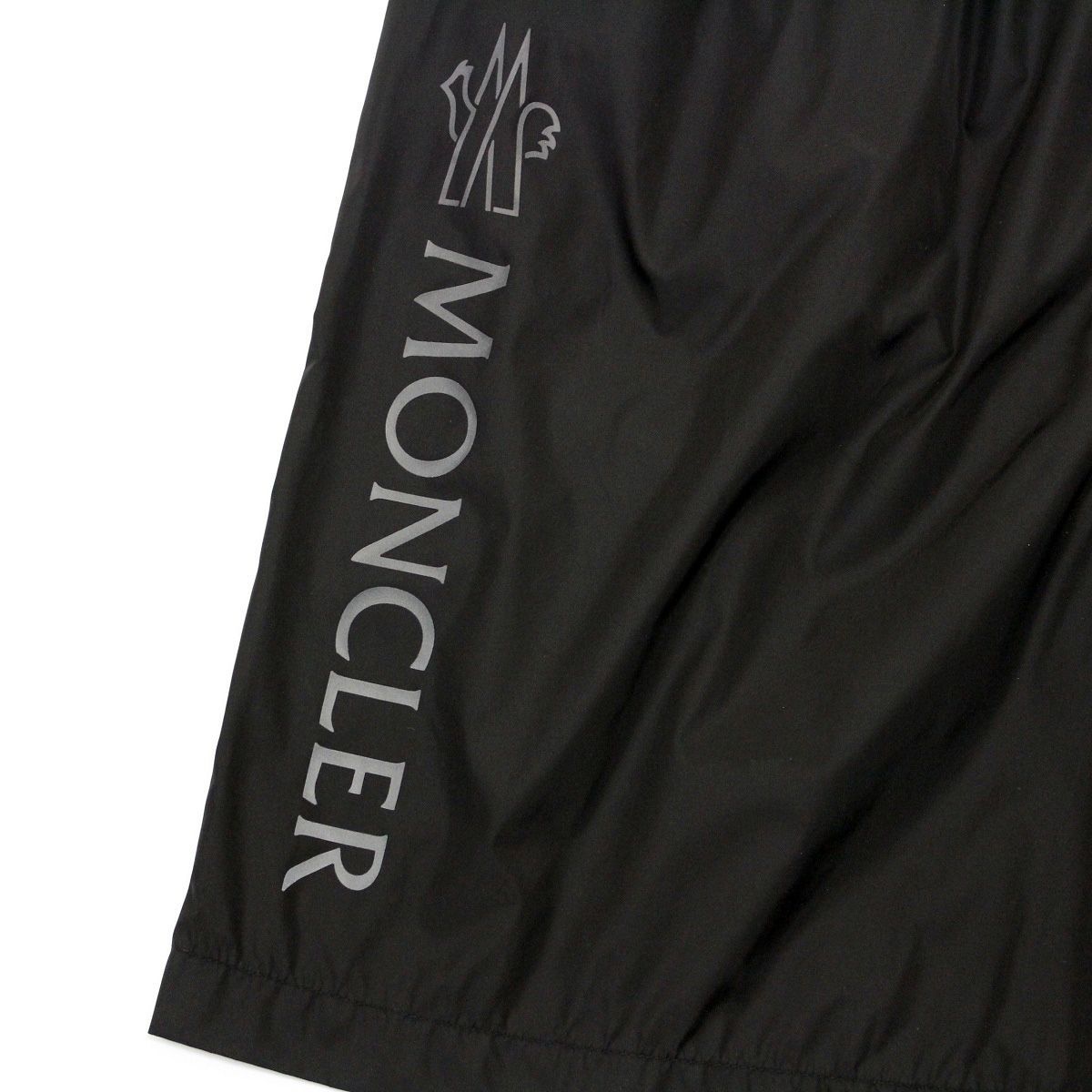 新作，お得 36 MONCLER モンクレール 2C00003 53326 ブラック 海パン