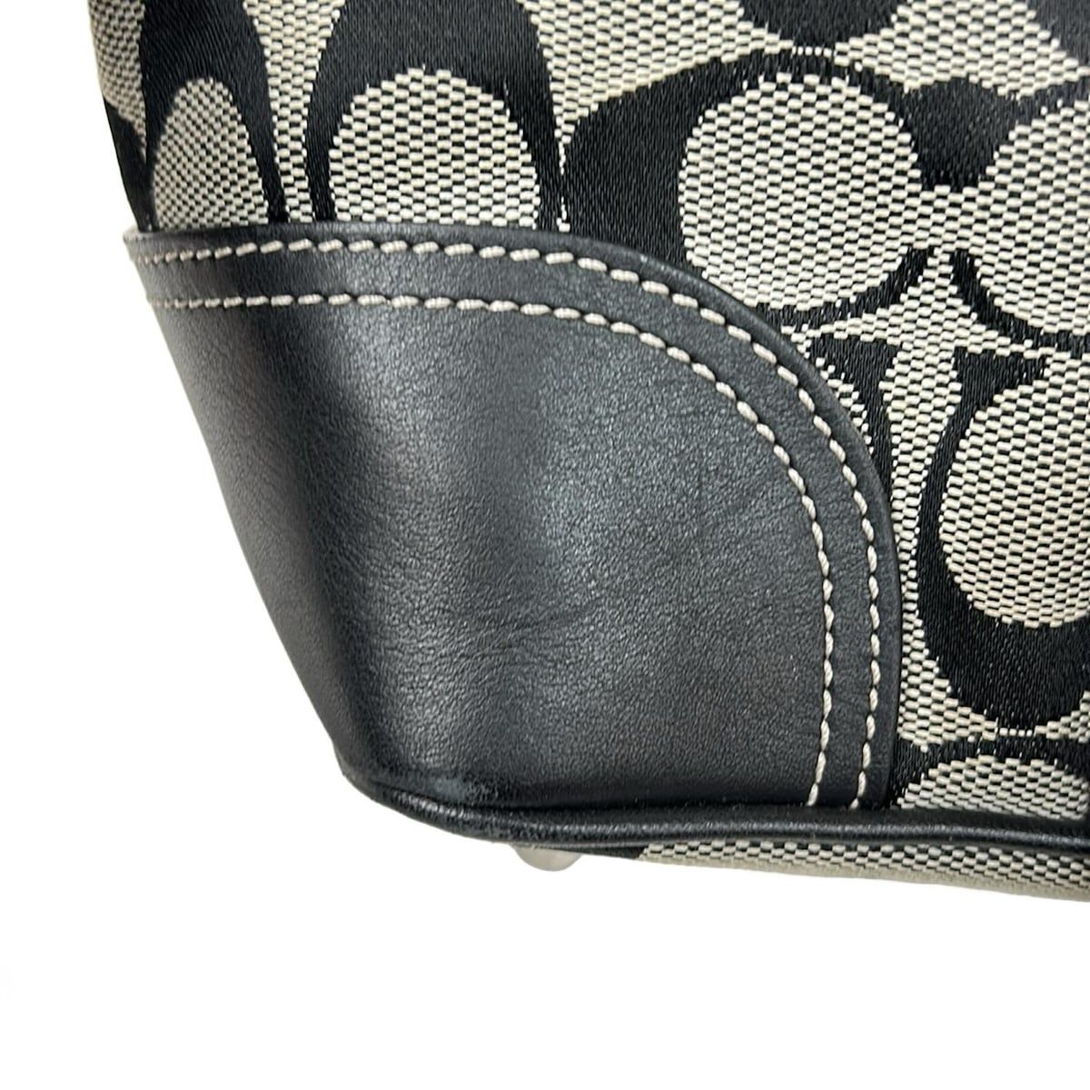 COACH(コーチ) ハンドバッグ美品 シグネチャー柄 6848 黒×白 レザー 