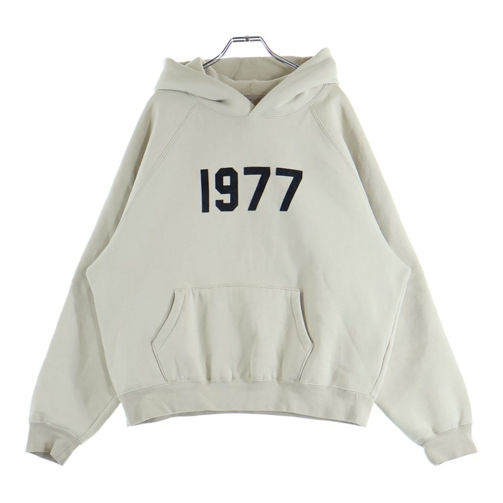エッセンシャルズ フィアオブゴッド 1977 ロゴ フーディ M ベージュ FEAR OF GOD ESSENTIALS (フィアオブゴッド エッセンシャルズ) 1977