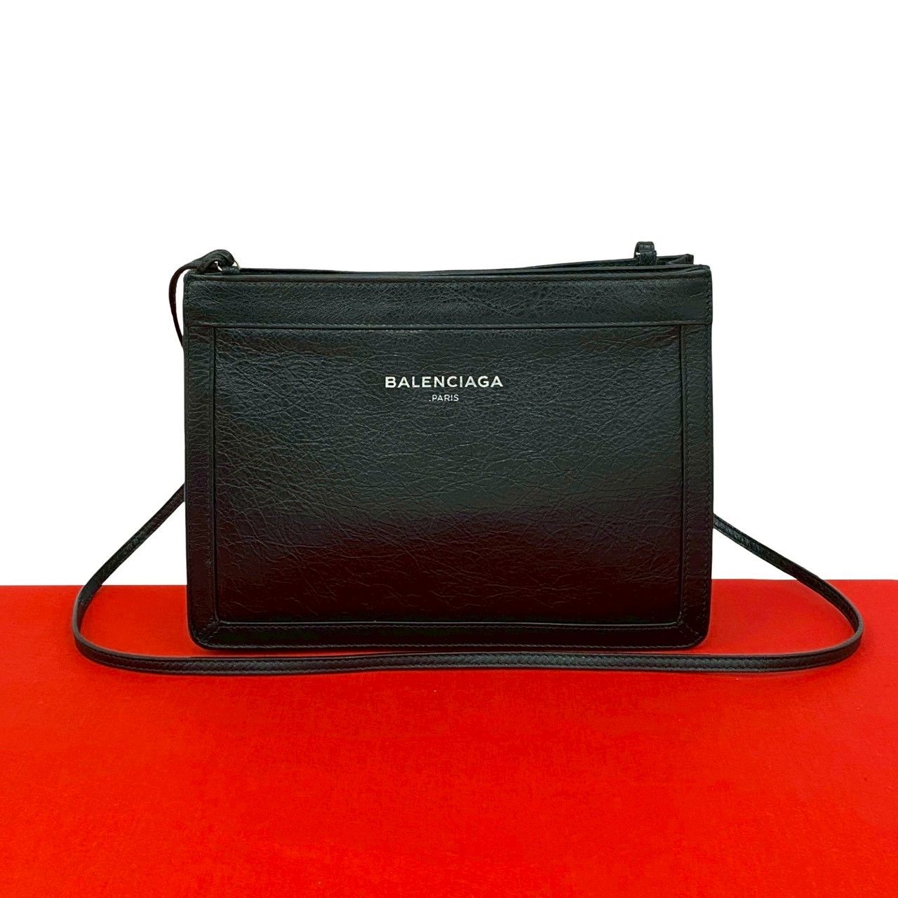 極 美品 希少品 BALENCIAGA バレンシアガ ロゴ レザー 本革 ミニ ショルダーバッグ ポシェット サコッシュ ブラック 26924 極 美品 希少品 BALENCIAGA バレンシアガ ロゴ レザー 本革 ミニ