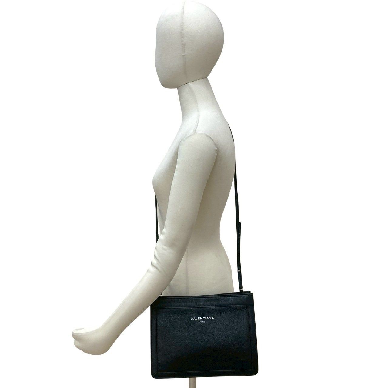 極 美品 希少品 BALENCIAGA バレンシアガ ロゴ レザー 本革 ミニ ショルダーバッグ ポシェット サコッシュ ブラック 26924 極 美品 希少品 BALENCIAGA バレンシアガ ロゴ レザー 本革 ミニ