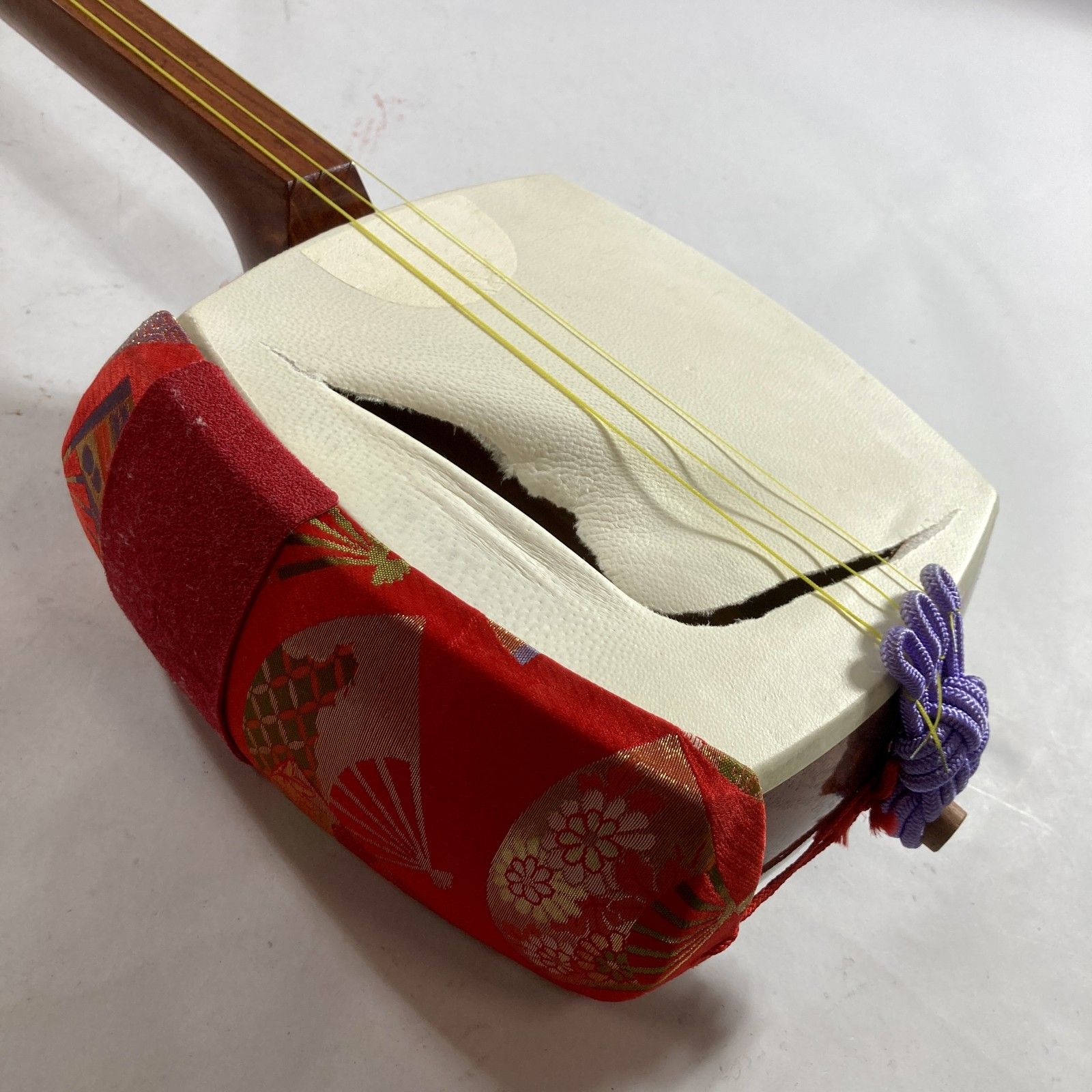 ☆ 三線 三味線 三弦 伝統楽器 和楽器 弦楽器 ヘビ柄 全長約97㎝ 民謡 
