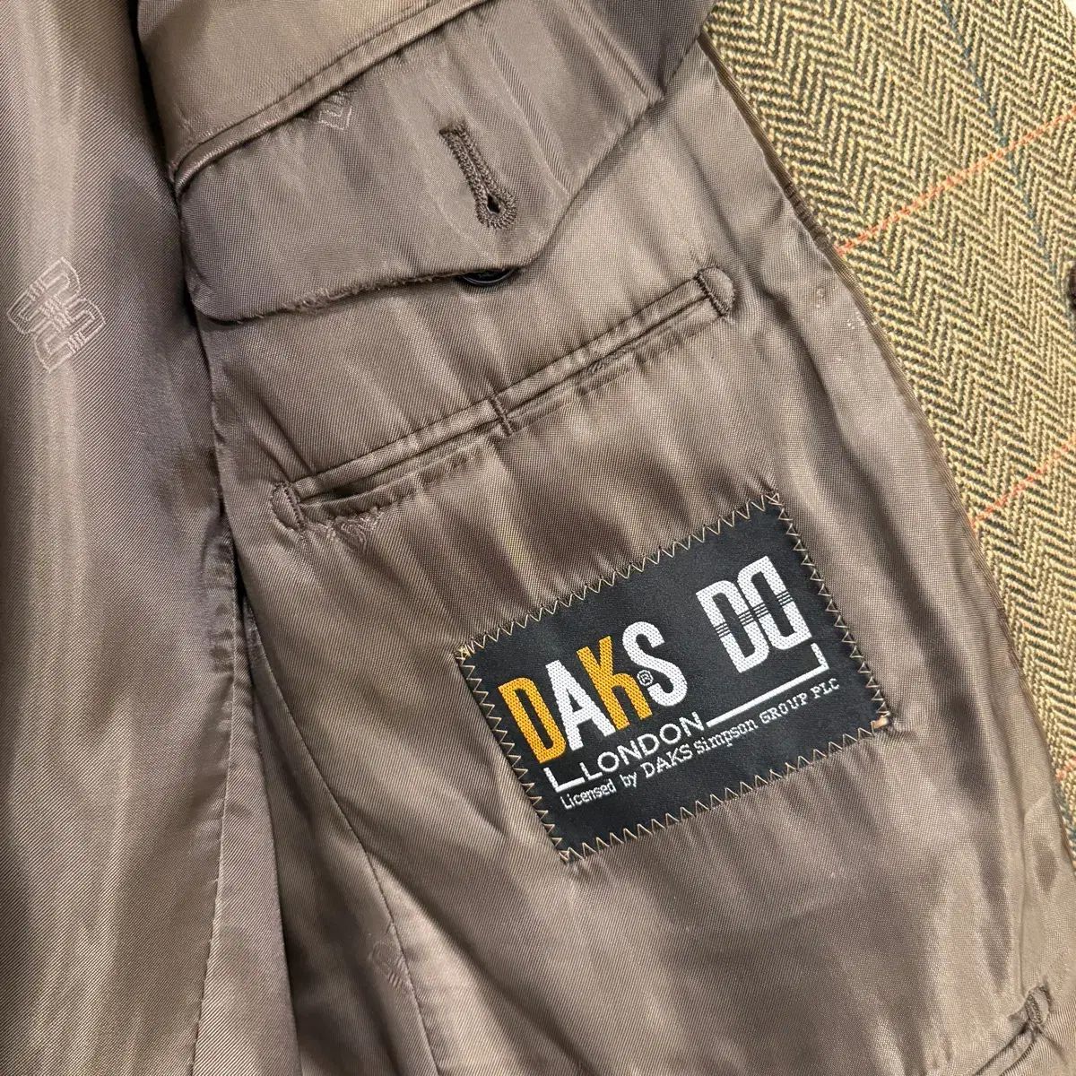 格安，得価 DAKS ウールカシミア ブレンド ヘリンボーン CHECK 