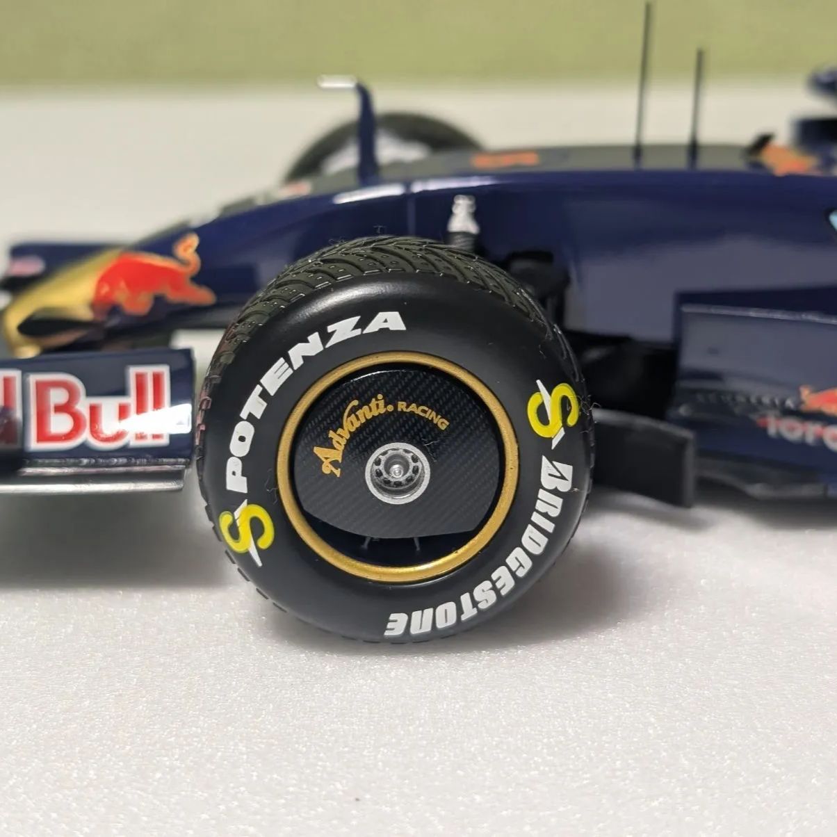 初優勝モデル 1/18 ミニチャンプス トロロッソSTR3 セバスチャン