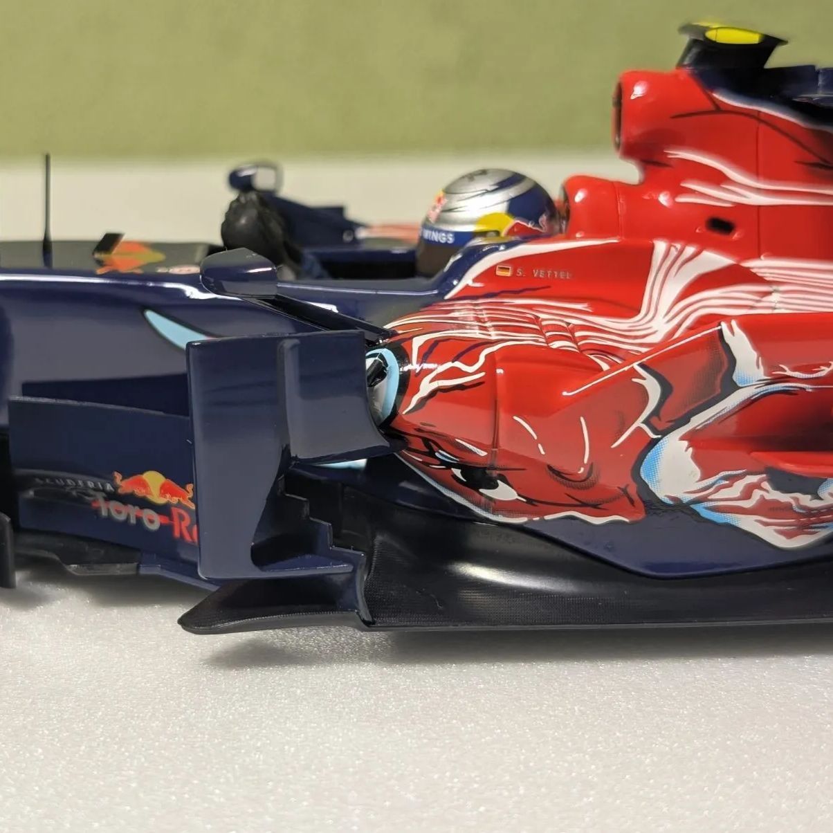 初優勝モデル 1/18 ミニチャンプス トロロッソSTR3 セバスチャン