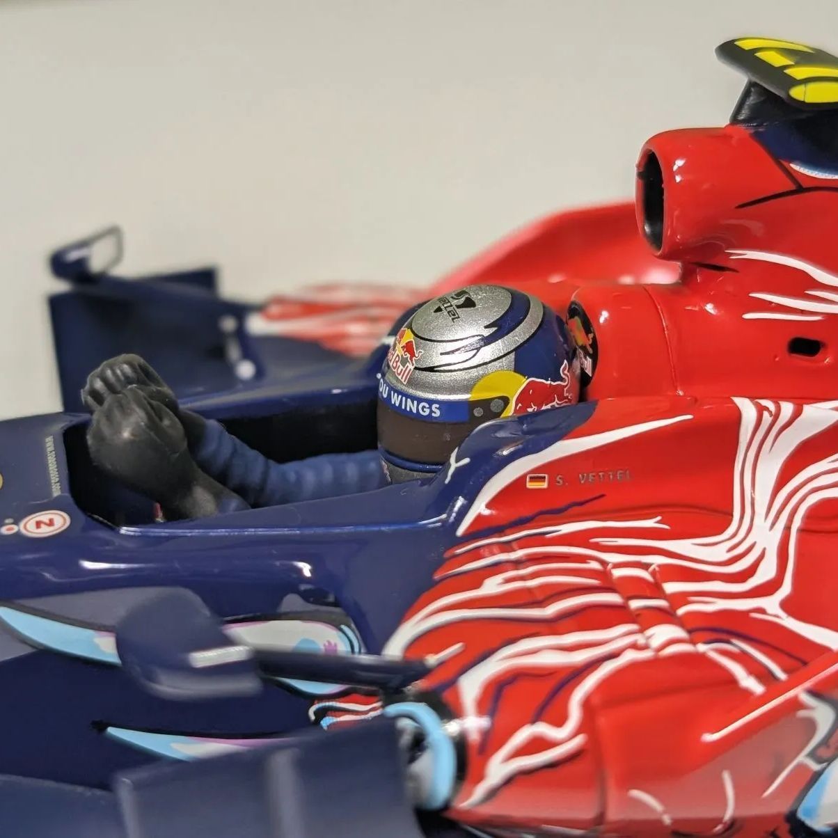 初優勝モデル 1/18 ミニチャンプス トロロッソSTR3 セバスチャン