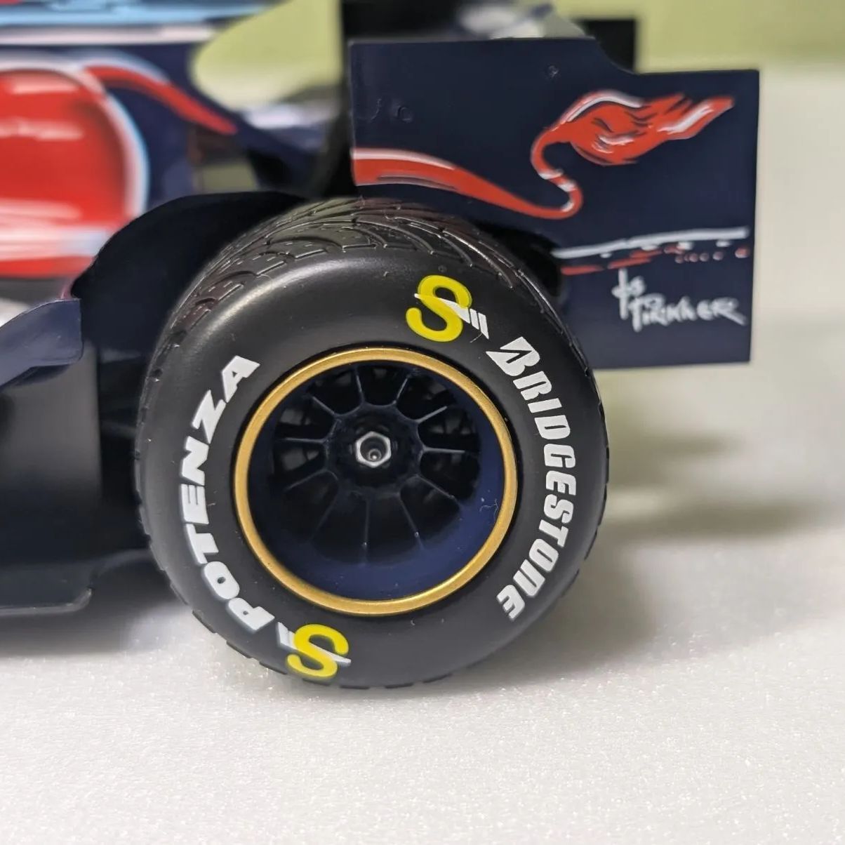 初優勝モデル 1/18 ミニチャンプス トロロッソSTR3 セバスチャン