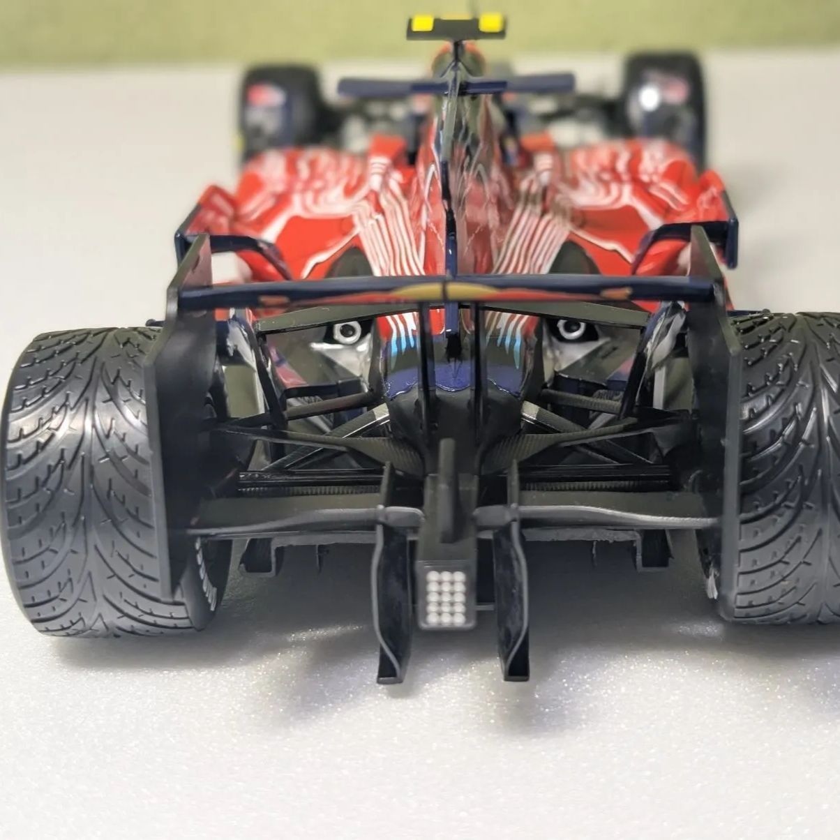 初優勝モデル 1/18 ミニチャンプス トロロッソSTR3 セバスチャン