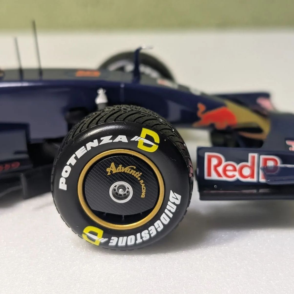 初優勝モデル 1/18 ミニチャンプス トロロッソSTR3 セバスチャン