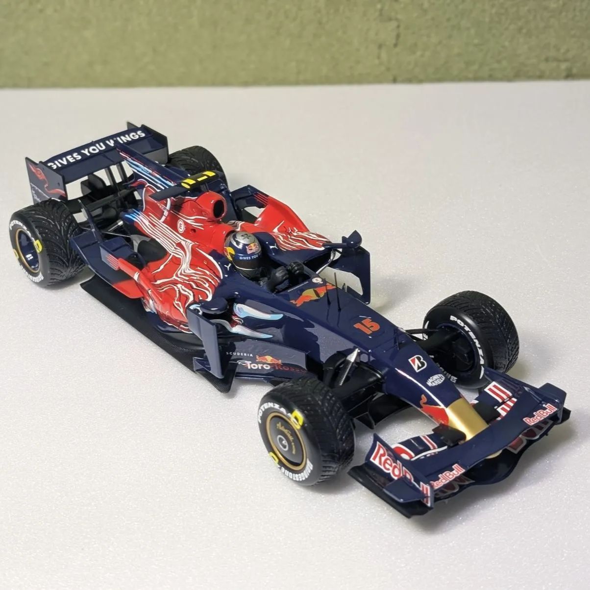 初優勝モデル 1/18 ミニチャンプス トロロッソSTR3 セバスチャン