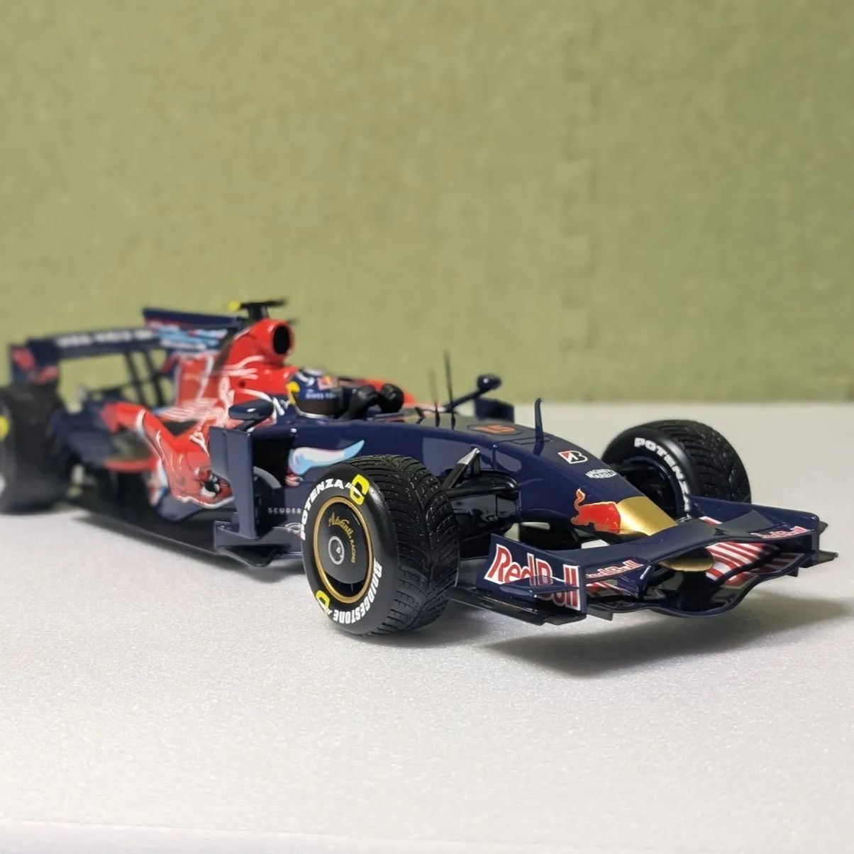初優勝モデル 1/18 ミニチャンプス トロロッソSTR3 セバスチャン