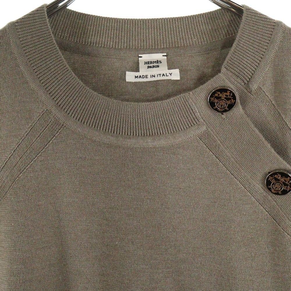 HERMES エルメス 23AW エクスリブリス ボタン クルーネック 半袖ニット セーター ベージュ レディース 3H2631D6 HERMES (エルメス) 23AW エクスリブリス ボタン クルーネック 半袖