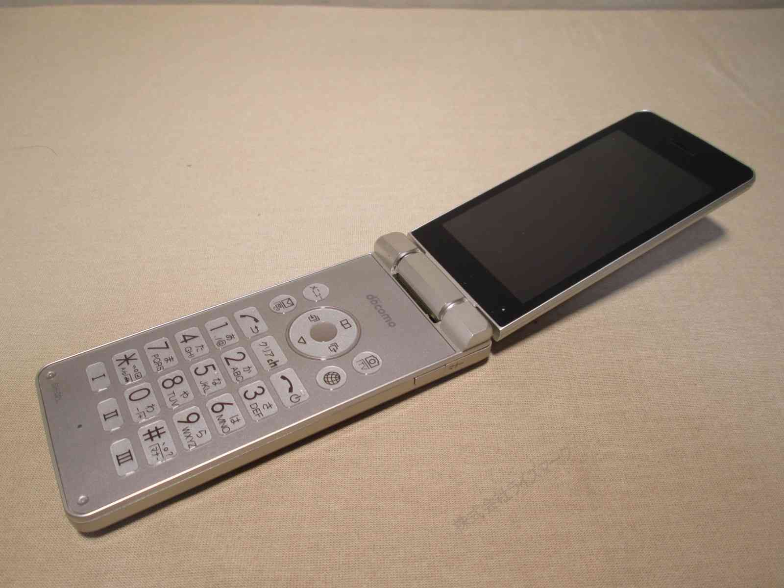 ガラケー【SH-02L】 ゴールド 【送料無料】 ドコモ シャープ 動作保証