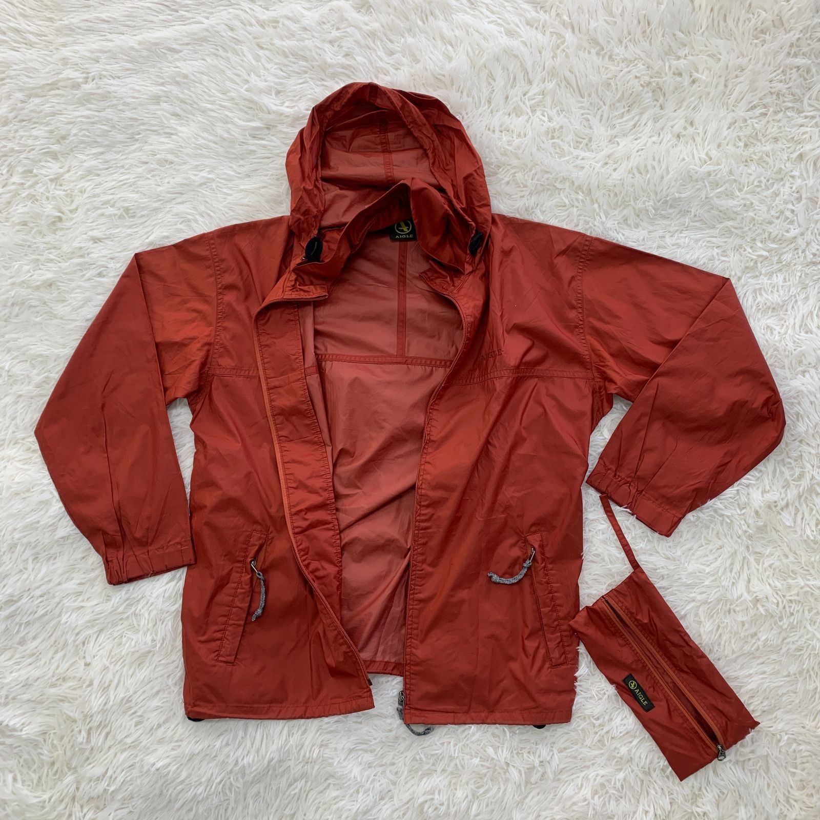 AIGLE ナイロンジャケット ／ パッカブル フード収納 Sサイズ レッド 