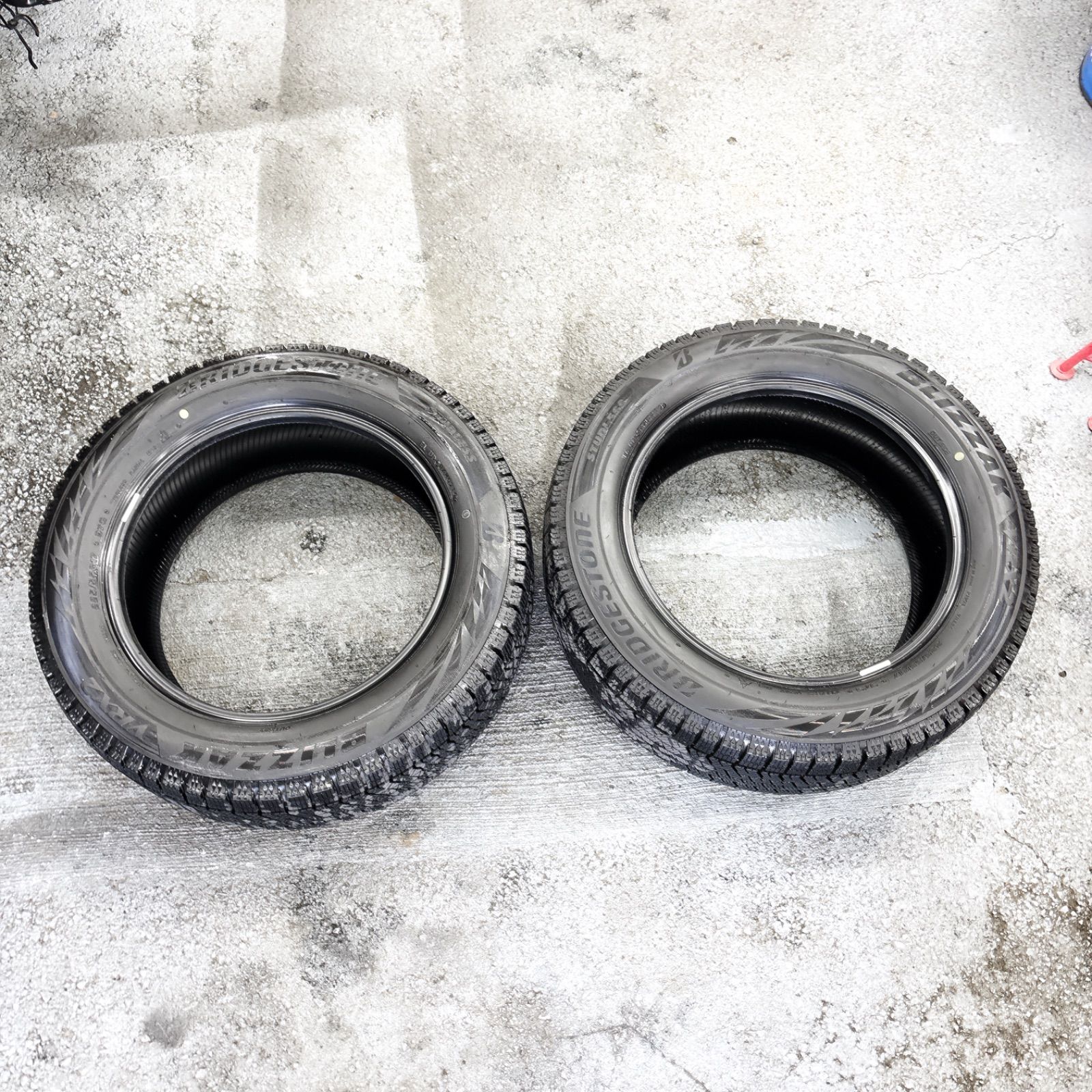 送料無料！！バリ溝】ブリヂストン ブリザック VRX2 225//55R17 