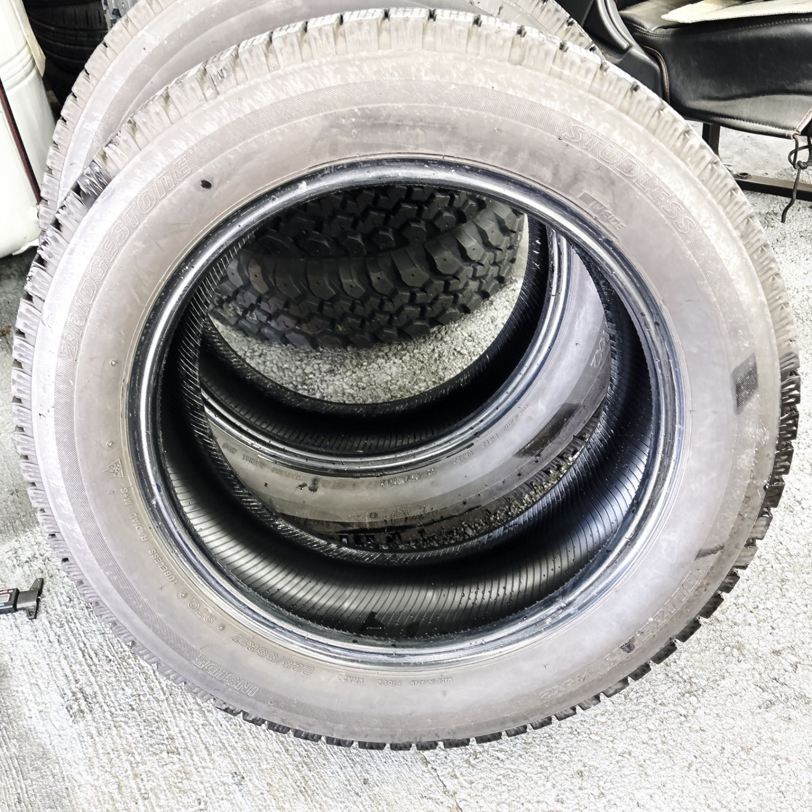 送料無料！！バリ溝】ブリヂストン ブリザック VRX2 225//55R17 