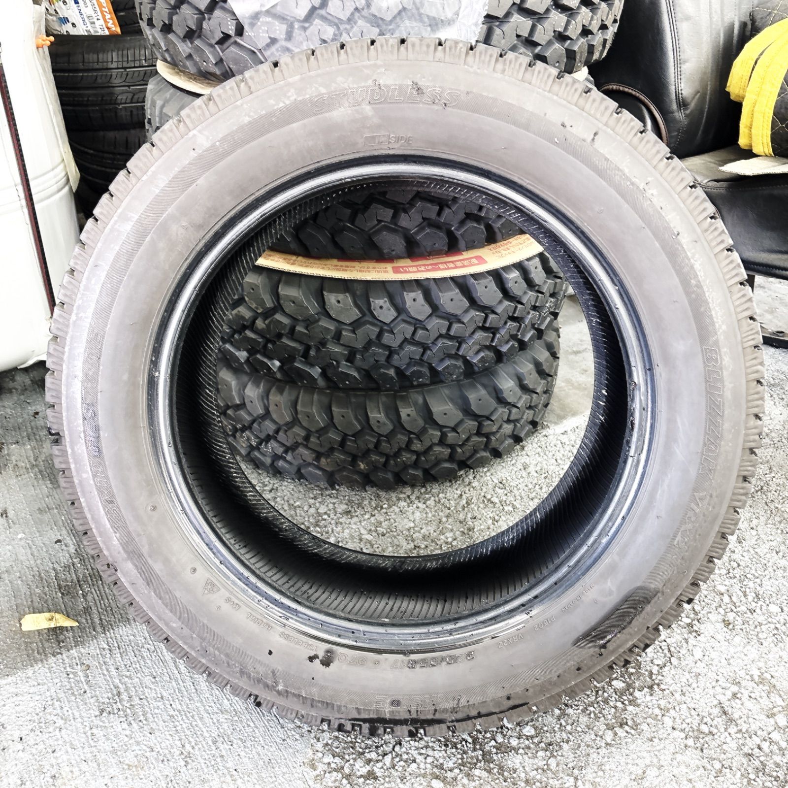 送料無料！！バリ溝】ブリヂストン ブリザック VRX2 225//55R17 