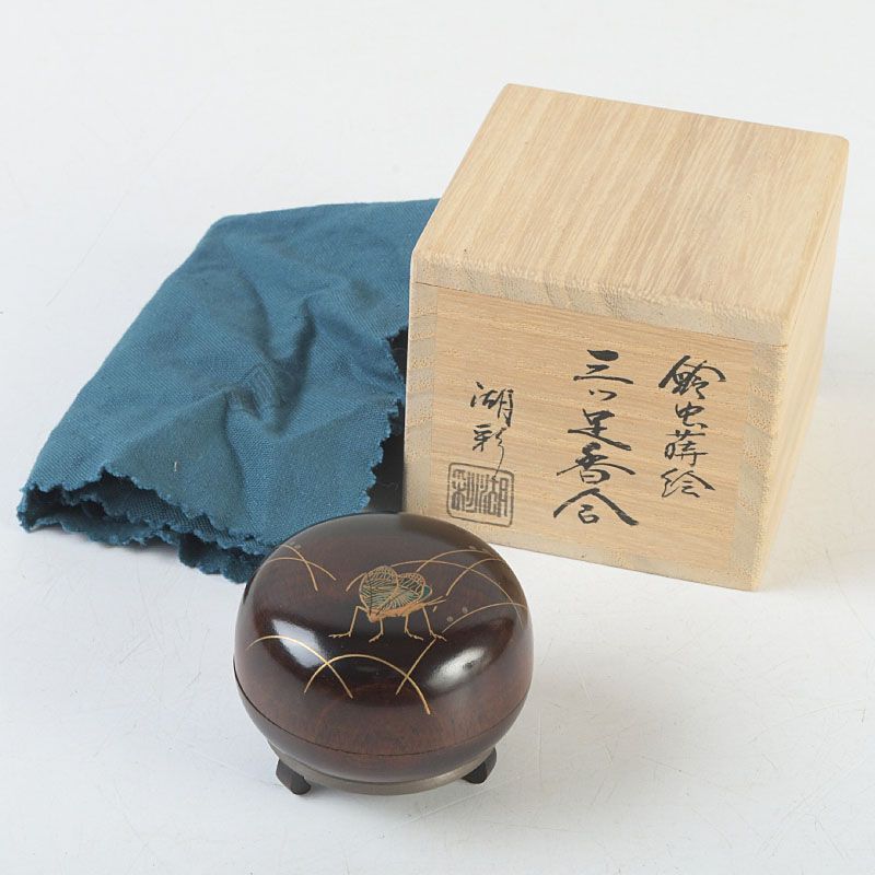 茶道具 鈴虫蒔絵 三足香合 螺鈿 柿 中村湖彩 茶道具 中村湖彩作 螺鈿装飾 鈴虫蒔絵 三足香合 共箱 V S773 - メルカリ