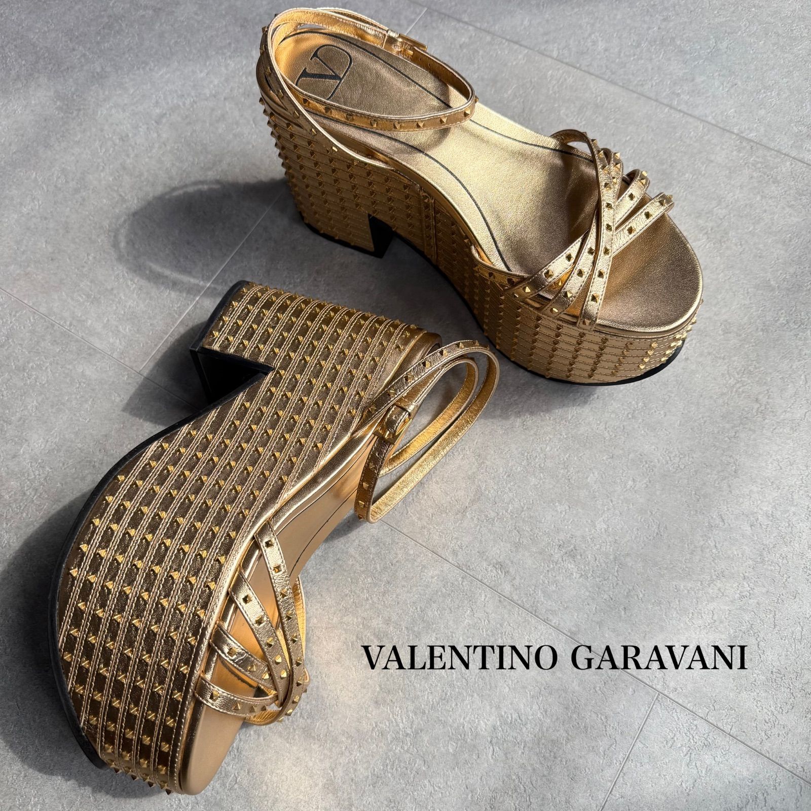 極美品 VALENTINO GARAVANI ヴァレンティノガラバーニ ロックスタッズ 