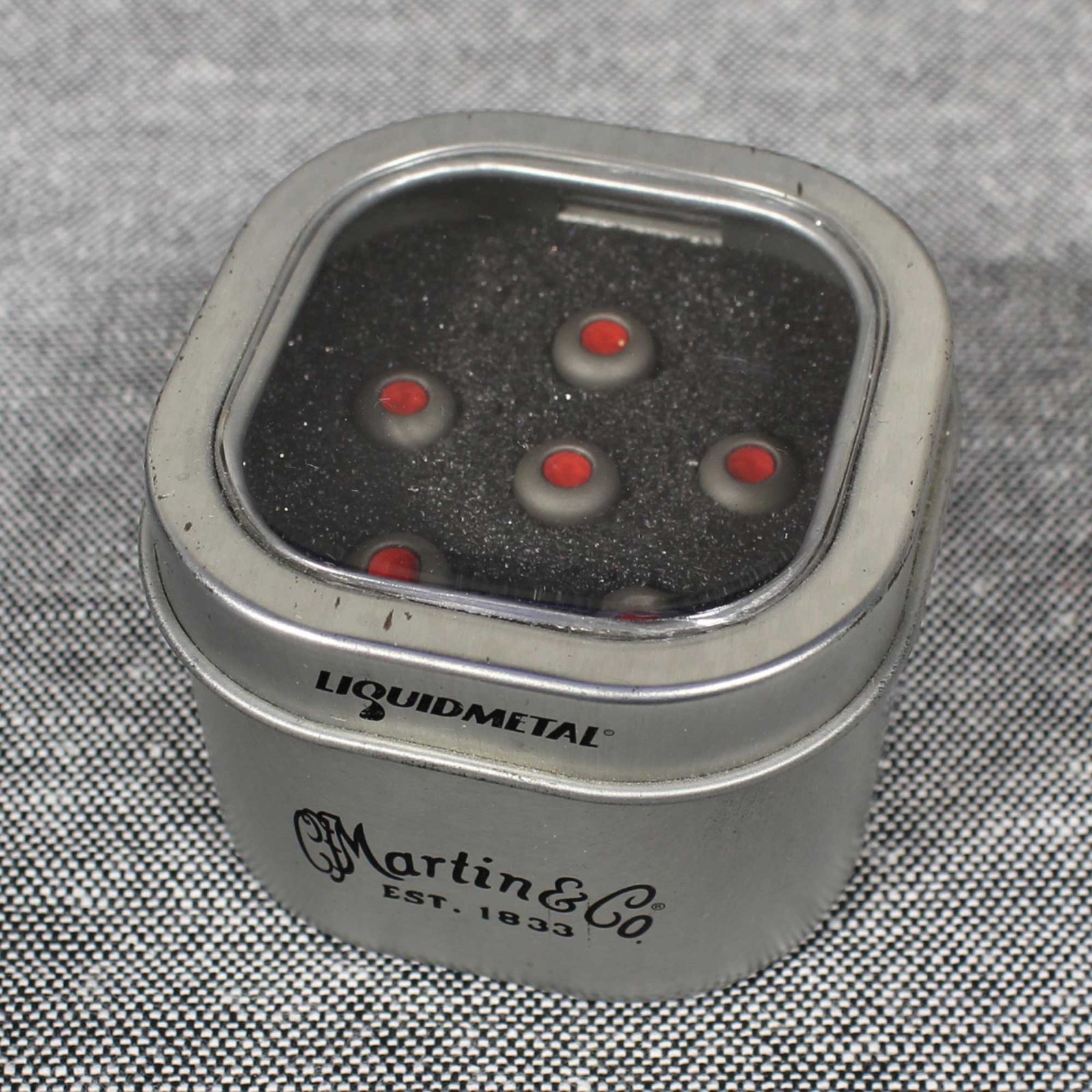 中古 Martin 18APP0005 LUXE Bridge Pins Red Dot Turkish Emery ギタートーンのローエンドや豊かさを犠牲にすることなく、音量とサステインが向上