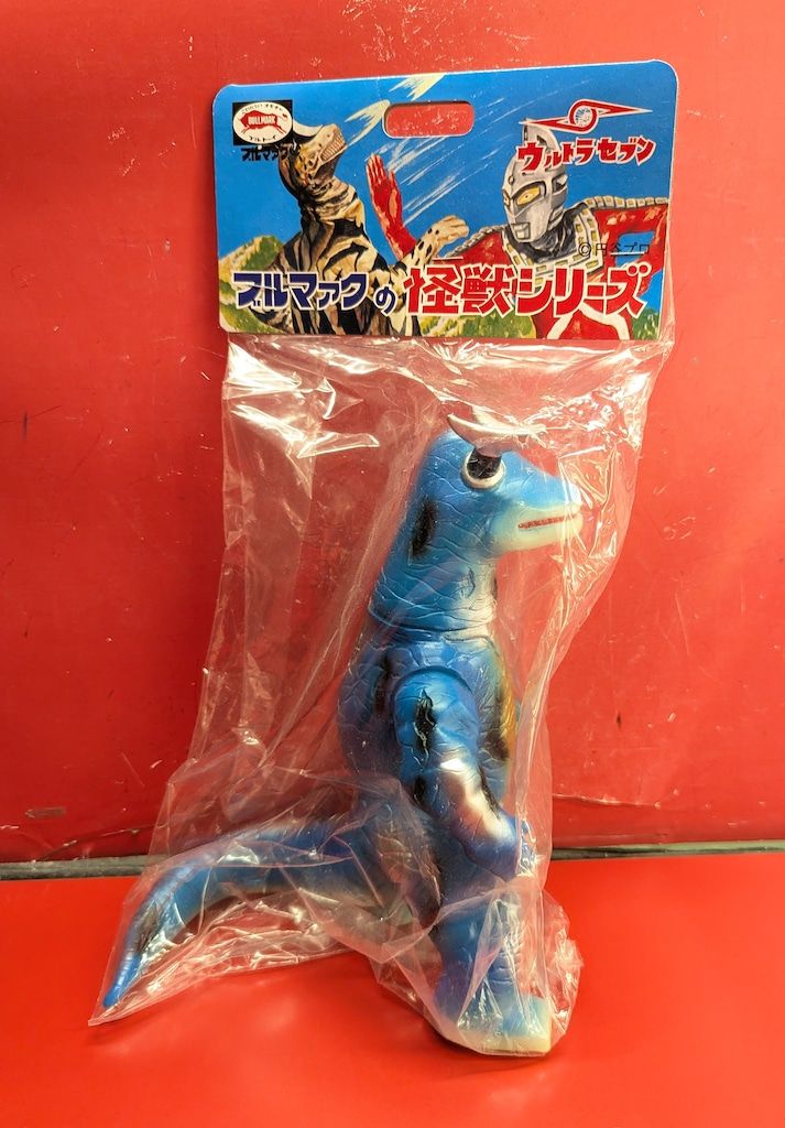 か*き様 ブルマァク　怪獣シリーズ エレキング　蓄光ゴールド ブルマァクの「エレキング」が「蓄光ゴールド」となってまたまた出現