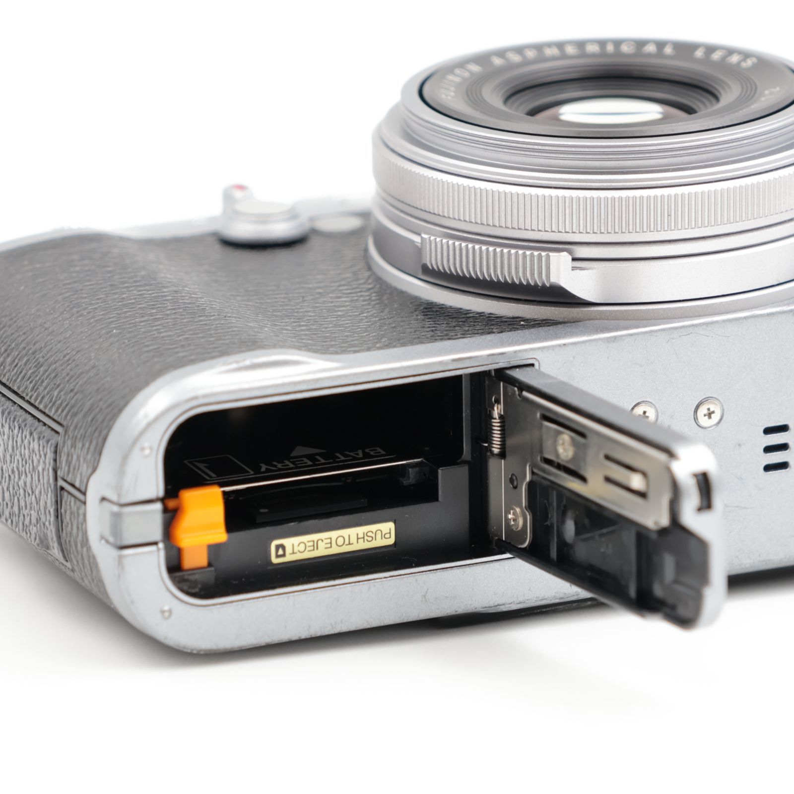 □良品□ FUJIFILM FinePix X100 シルバー コンパクトデジタル □良品□ FUJIFILM FinePix X100 シルバー コンパクトデジタル