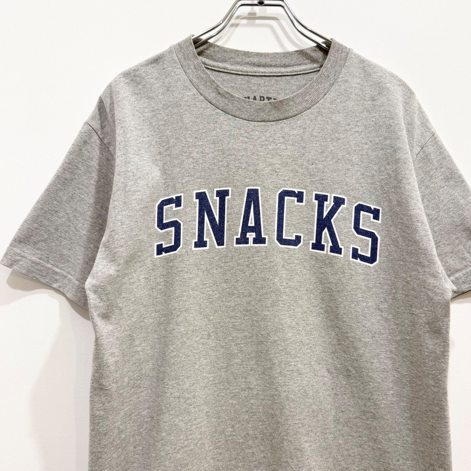 QUARTERSNACKS クウォータースナックス Snacks Varsity T-Shirt 