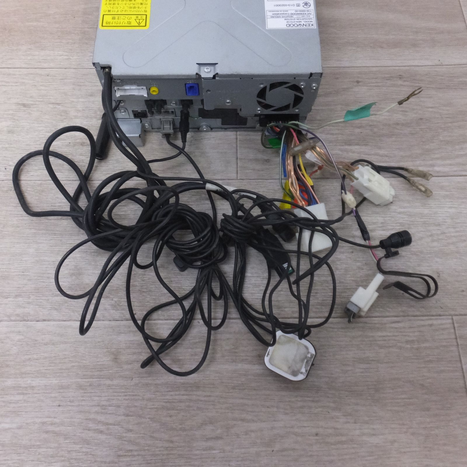 送料無料] ☆ケンウッド KENWOOD メモリーナビゲーション MDV-Z701W(5 