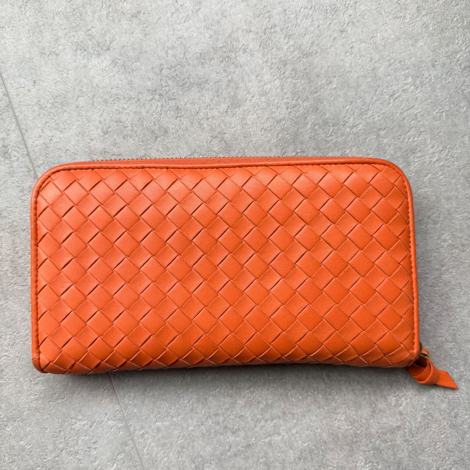 BOTTEGA VENETA ボッテガヴェネタ イントレチャート ラウンド