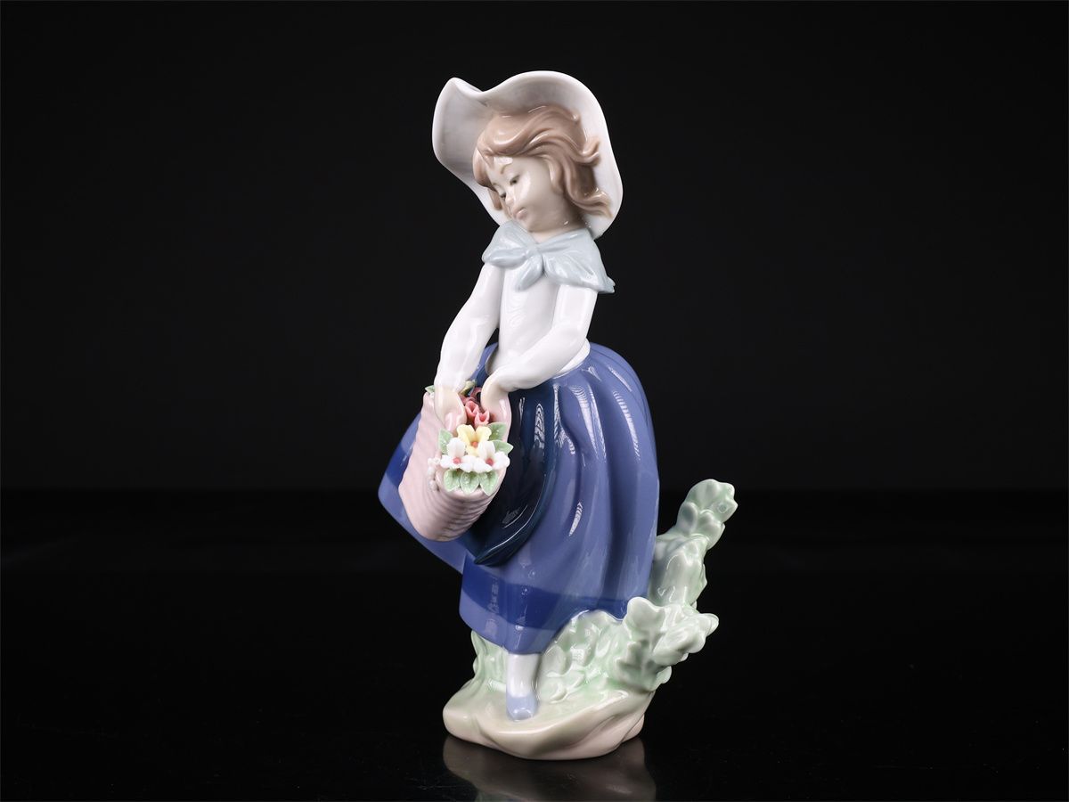 LLADRO 【リヤドロ】 フィギュリン 磁器人形 「綺麗な花ばかり」 少女