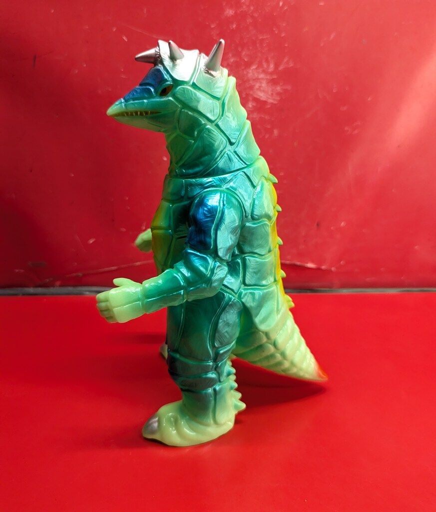 怪獣郷 ドラコ再生 ソフビ 約21㎝ 蓄光版 円谷コミュニケーションズ