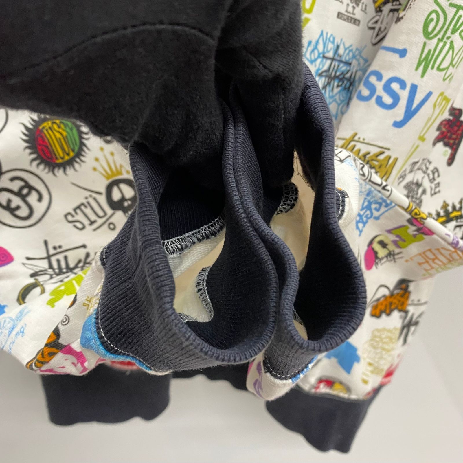 ステューシー STUSSY 歴代ロゴ プリント ジップパーカー 総柄 パーカ