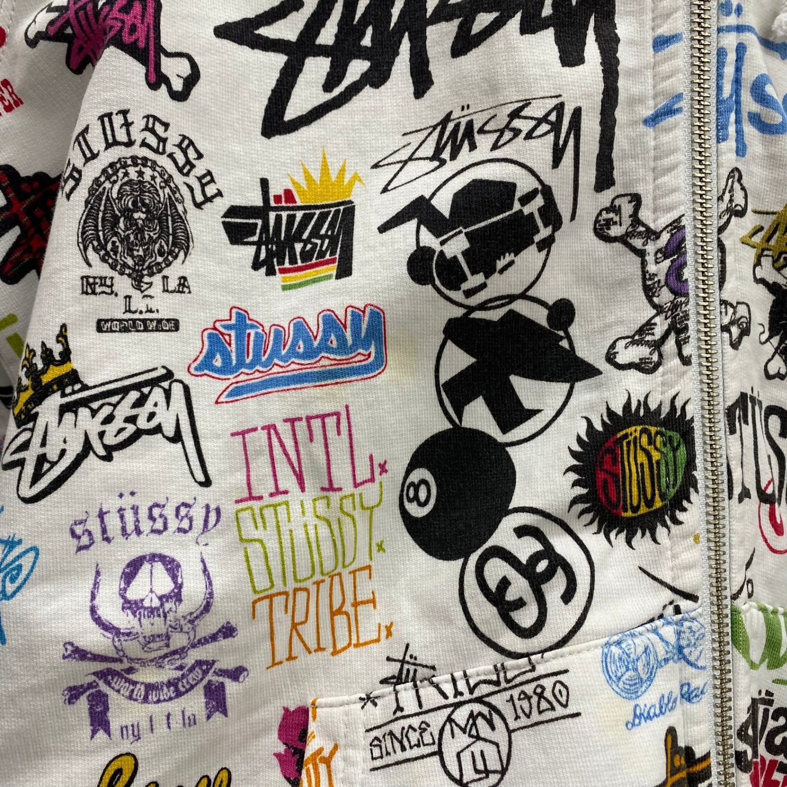 ステューシー STUSSY 歴代ロゴ プリント ジップパーカー 総柄 パーカ